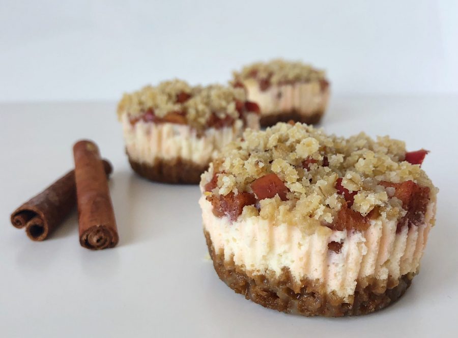 Jablečné mini cheesecakes se slaným karamelem